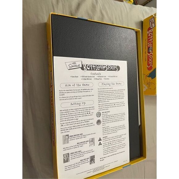 The Simpsons Battle of the Sexes board game - Picture 3 of 4
